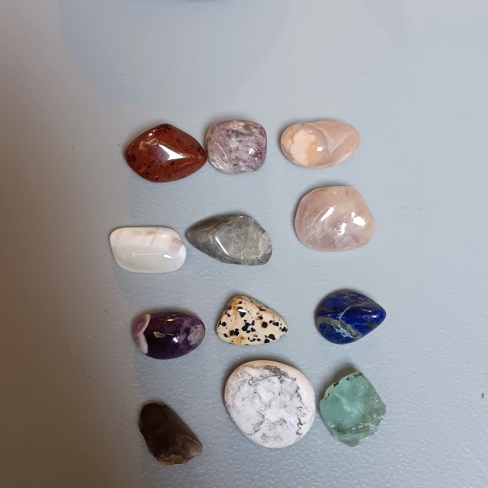 12 Assorted Crystals with Pouch - Picture 2 of 3